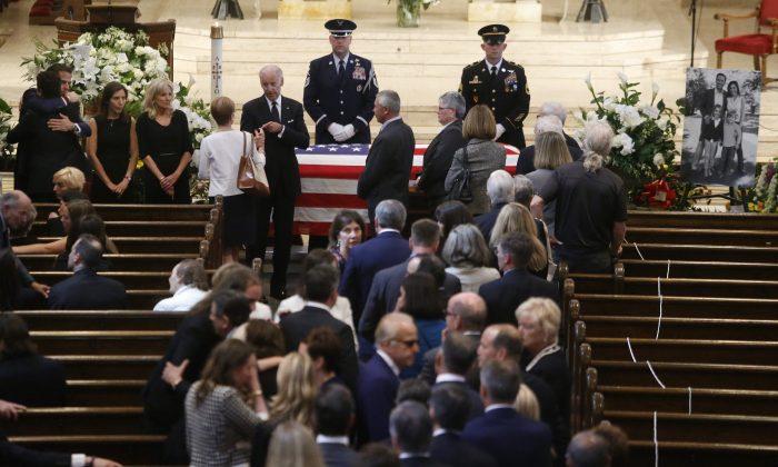 Obamas, Clintons to Join Joe Biden at Funeral for Son Beau