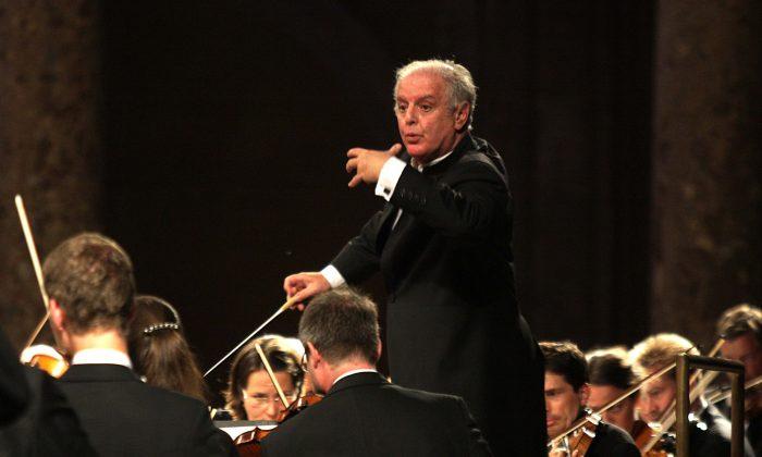 Tinkering With the Ivories: Barenboim Unveils His ‘New’ Piano Design