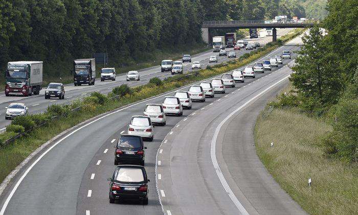 Convoy Brings Home 15 Teens Killed in Germanwings Crash