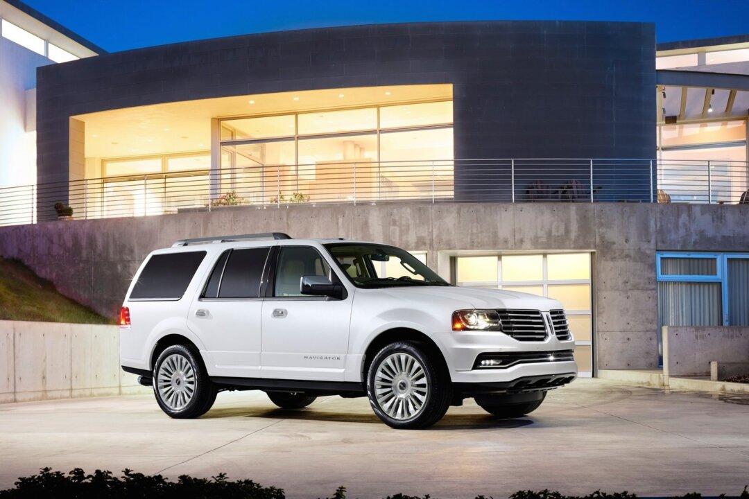 2015 Lincoln Navigator: Now with EcoBoost