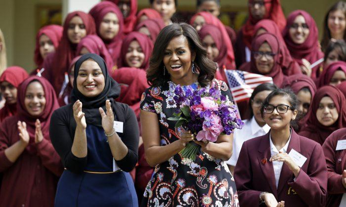 US First Lady Meets London Schoolgirls on Education Tour