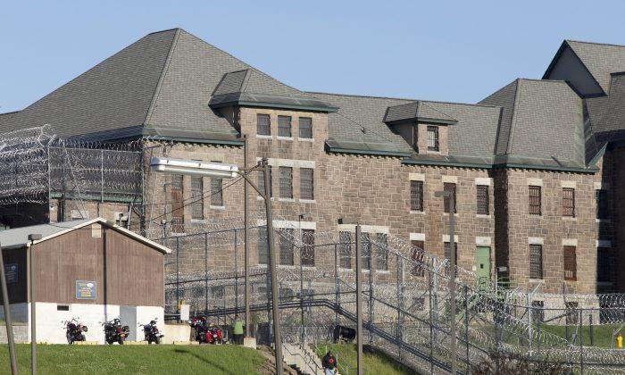 The Latest on NY Prison Escape: DA Confirms Murder Plot