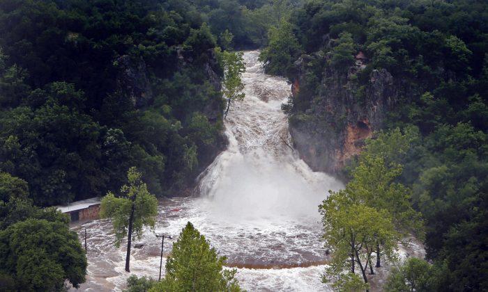 Storm Heads Northeast After Flooding Oklahoma, Arkansas