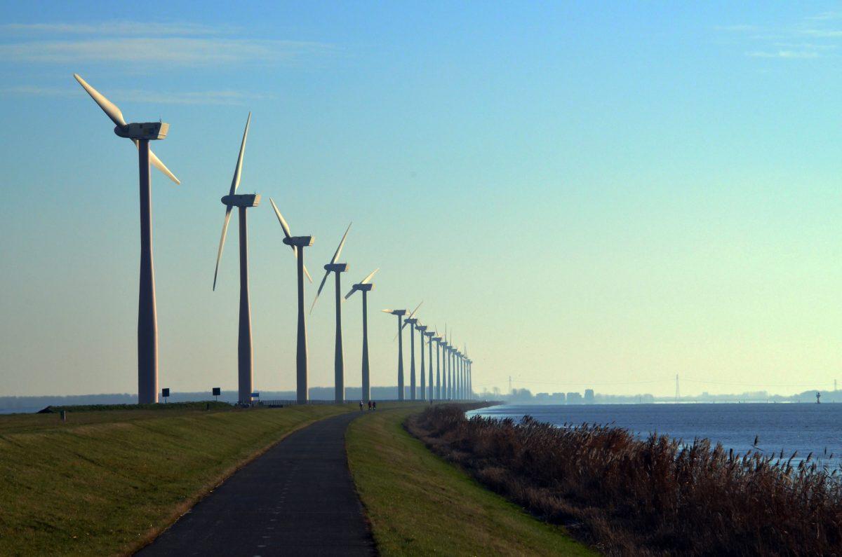 A view of the Eemmeerdijk Wind Park in Zeewolde, Flevoland Province, Netherlands, on Jan. 13, 2013. (Floris Oosterveld/Flickr, CC BY 2.0)