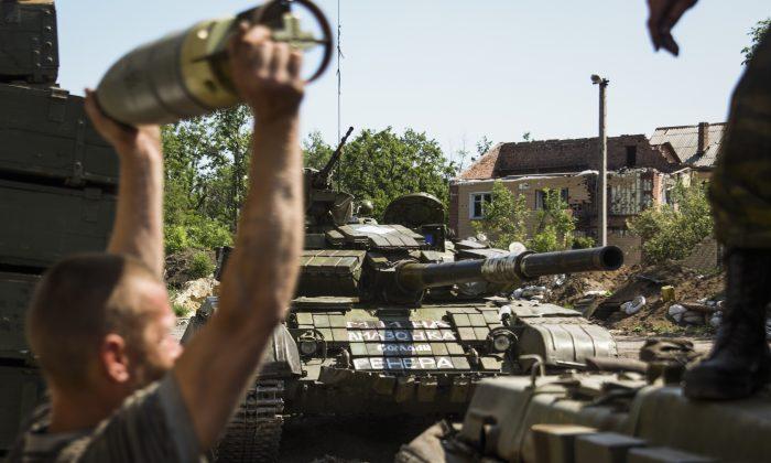 Should the West Arm Ukraine Defensively?
