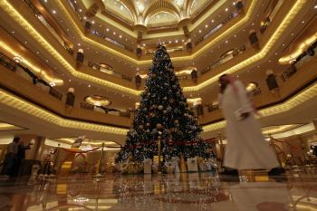 $11 Million Christmas Tree: Abu Dhabi Debuts $11 Million Tree (Photo)