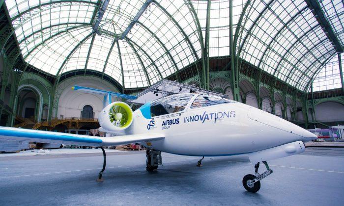 All-Electric Plane Makes English Channel Crossing for First Time