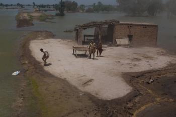 India Gives $5 million Aid to Flood-Hit Pakistan