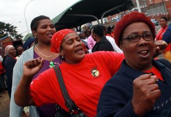 South African State Workers Reject Offer, Take to Streets
