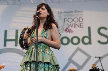 Zooey Deschanel to Sing for ‘Winnie the Pooh’ Soundtrack