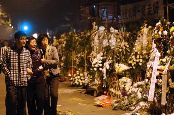 Mounds of Flowers Don’t Heal Shanghai’s Pain (Video)