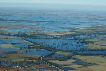 Australia Floods Spread Across Three States (Video)