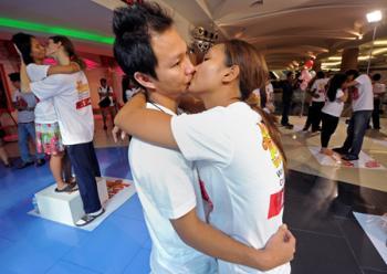 Longest Kiss Record Broken in Thailand for Valentine’s Day