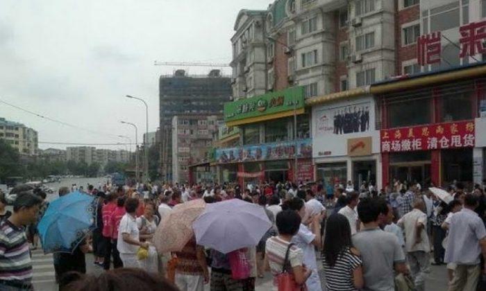 Dalian Residents March Against Toxic ‘Snow’