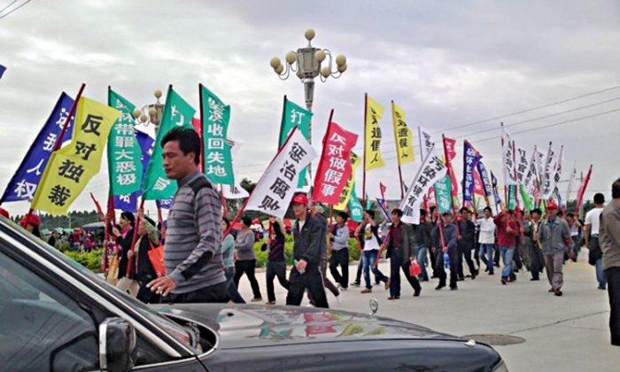 Thousands of Guangdong Farmers March for Rights