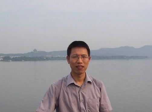 Exiled Chinese Professor Promotes Party-Quitting Movement