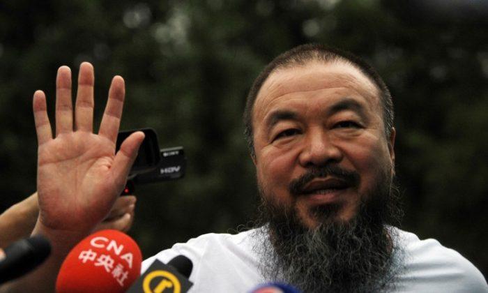 Chinese People Paying Ai Weiwei’s Tax Bill