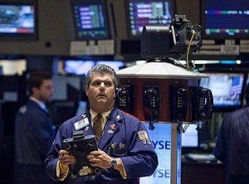 Stocks Tumble on Debt Fears
