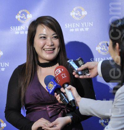 Art Executive Producer Says Shen Yun Brings Hope