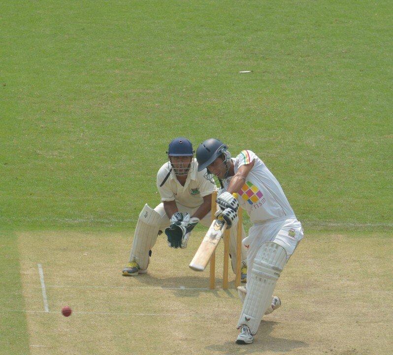 McMahon Smashes a Ton, but Vagabonds Lead in Hong Kong’s Sunday Cricket League