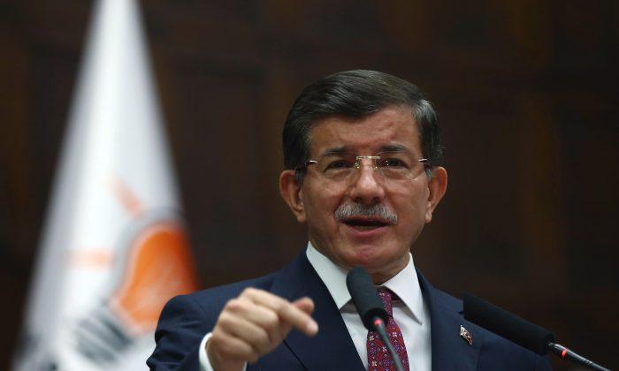 Turkish PM Davutoglu Kicks Off Coalition-Building Talks