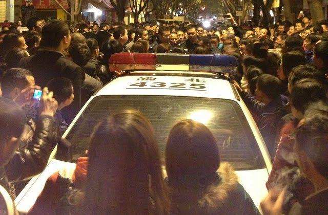 Spontaneous Protest in Chongqing Subdues Police