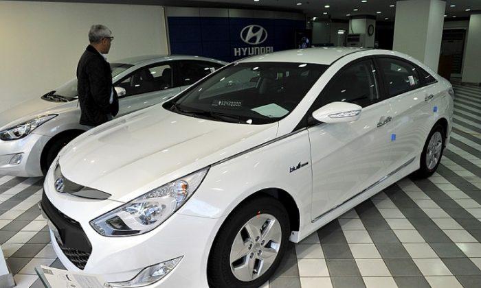 Hyundai Recalls 220,000 Models Over Air Bag Concerns