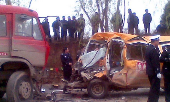 Overcrowded School Van Crashes in China, Killing 18 Kindergarteners