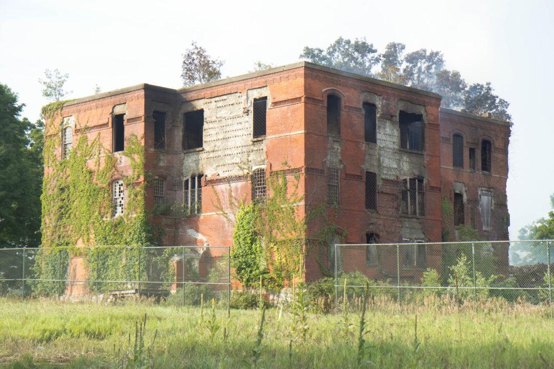 Middletown Psychiatric Center Building Smoking One Day Later (Photos)