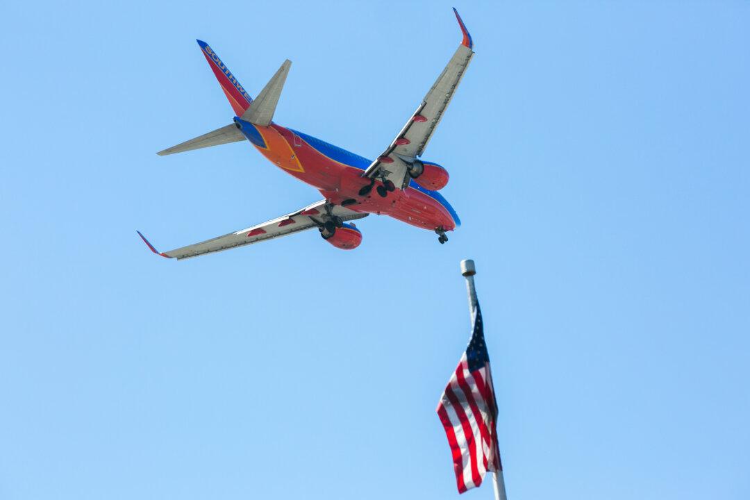 6 Planes and Helicopters Targeted by Lasers in New York, Dallas