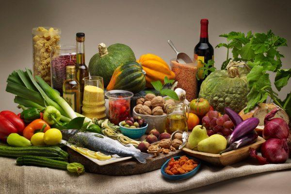 Adhering to a balanced Mediterranean-style diet is associated with slower cognitive decline. It’s also linked to a reduced risk of Alzheimer’s. (PRNewsFoto/California Walnut Commission)