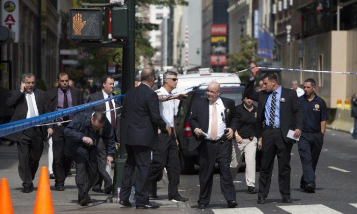 Gunman in New York Kills One; Nine Injured