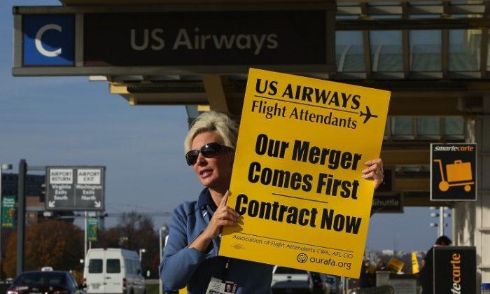 US Airways Flight Attendants Vote to Strike