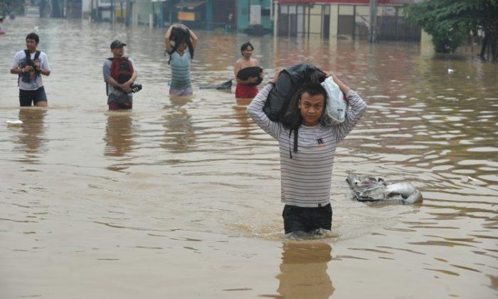 Photos: Jakarta Hit By Heavy Flooding