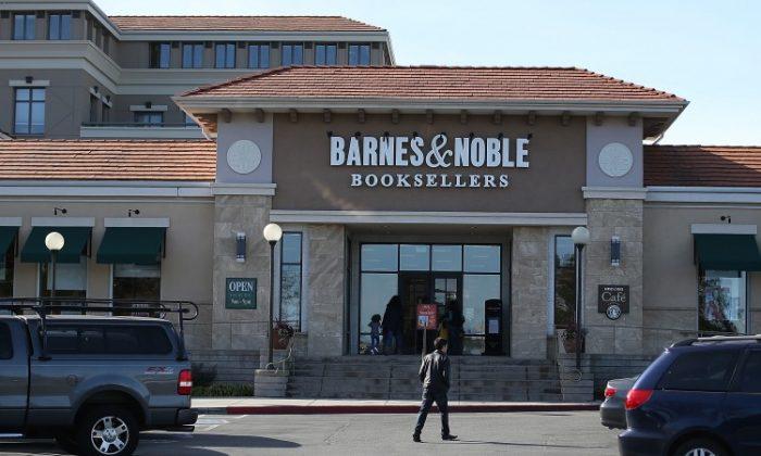 Barnes & Noble Buyout: Chairman Considering Buying Chain, but not Nook
