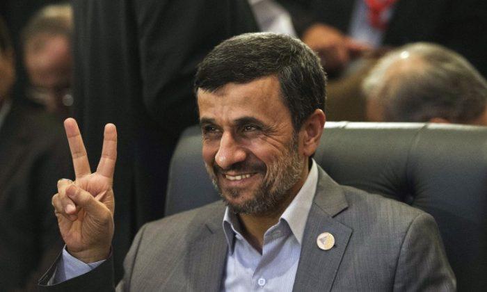 Ahmadinejad Assaulted With Shoe in Egypt