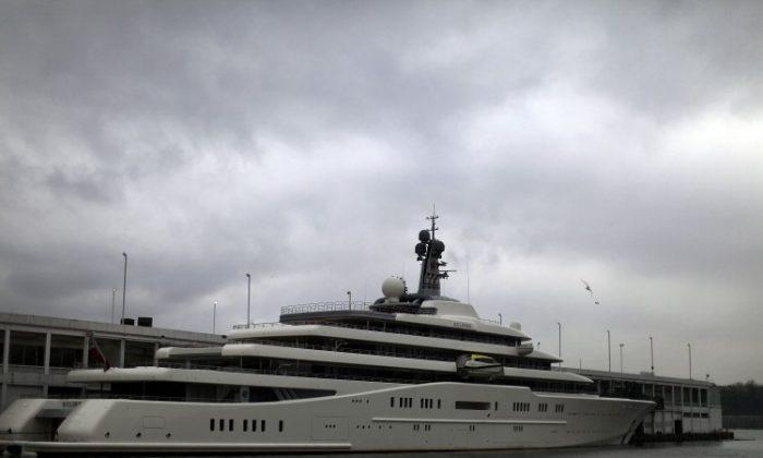 World’s Largest Yacht Docked in New York City (+Photos)