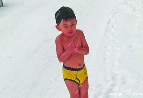 Naked Four-Year-Old in Blizzard Sparks Child-Rearing Discussion in China