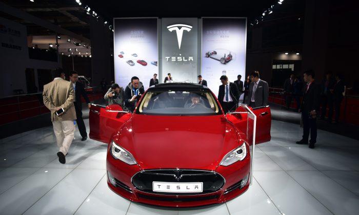 Auto Group Says Tesla’s China Sales Plunge; Company’s Shares Slide