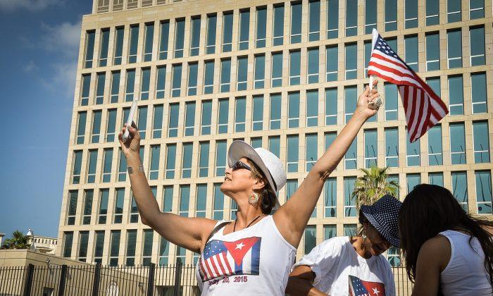 New Era in Ties Begins as Cuba Raises Flag at Embassy in US