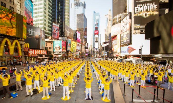 Falun Dafa Day Around the World (Photo Gallery)