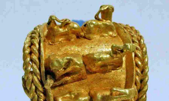 Exceptional Gold Earring Unearthed in Israel