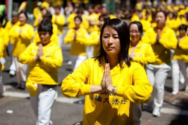 Falun Dafa practitioners in Sydney, Australia, celebrate World Falun Dafa Day with a parade through the Central Business District. (Sonya Bryskine/The Epoch Times)