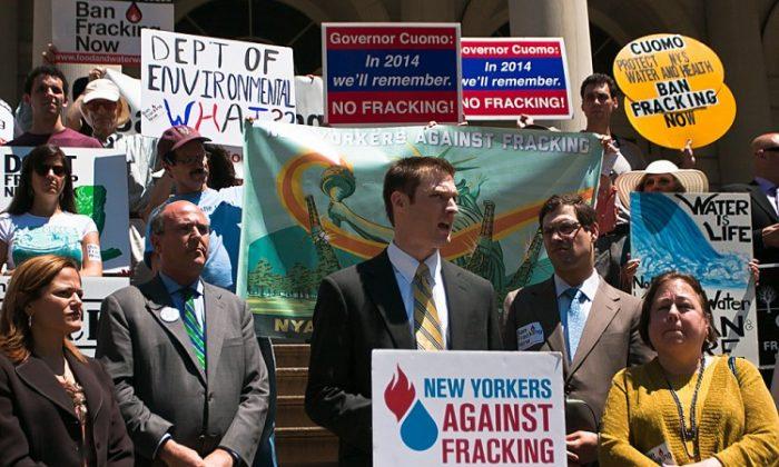 Environmental Group Confronts Cuomo on Fracking Stance