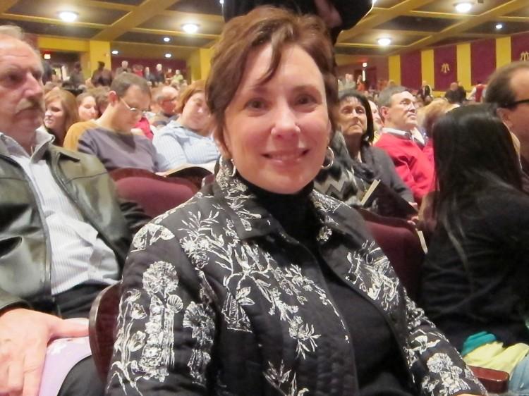 Jewelry Artist Says Shen Yun a ‘Very lovely, lovely show’