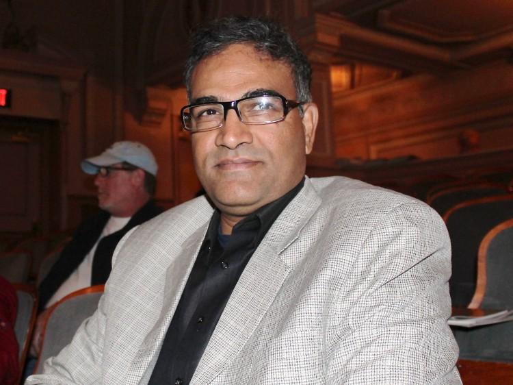 Business Professor Lauds Shen Yun