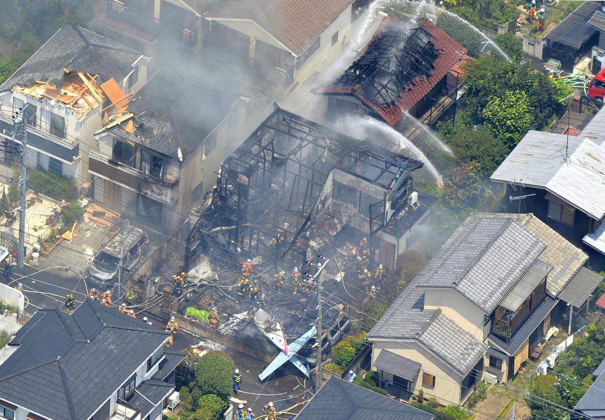 Small Plane Crashes in Tokyo Neighborhood; 3 Dead, 3 Survive