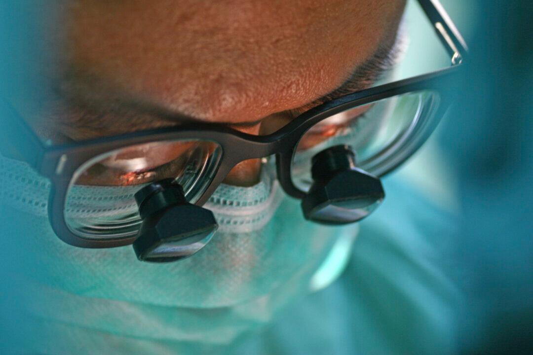 Why Surgeons Are Writing Their Names on Their Hats—and Taking Selfies