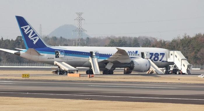 Japanese Airliners Ground Boeing 787s Over Smoke-Filled Landing