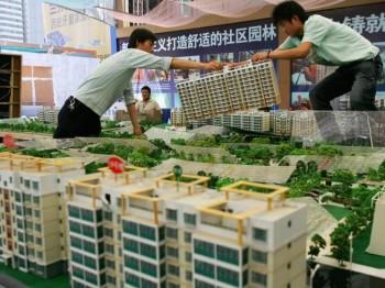 Ordinary Chinese Feel the Squeeze of Housing Prices, Inflation